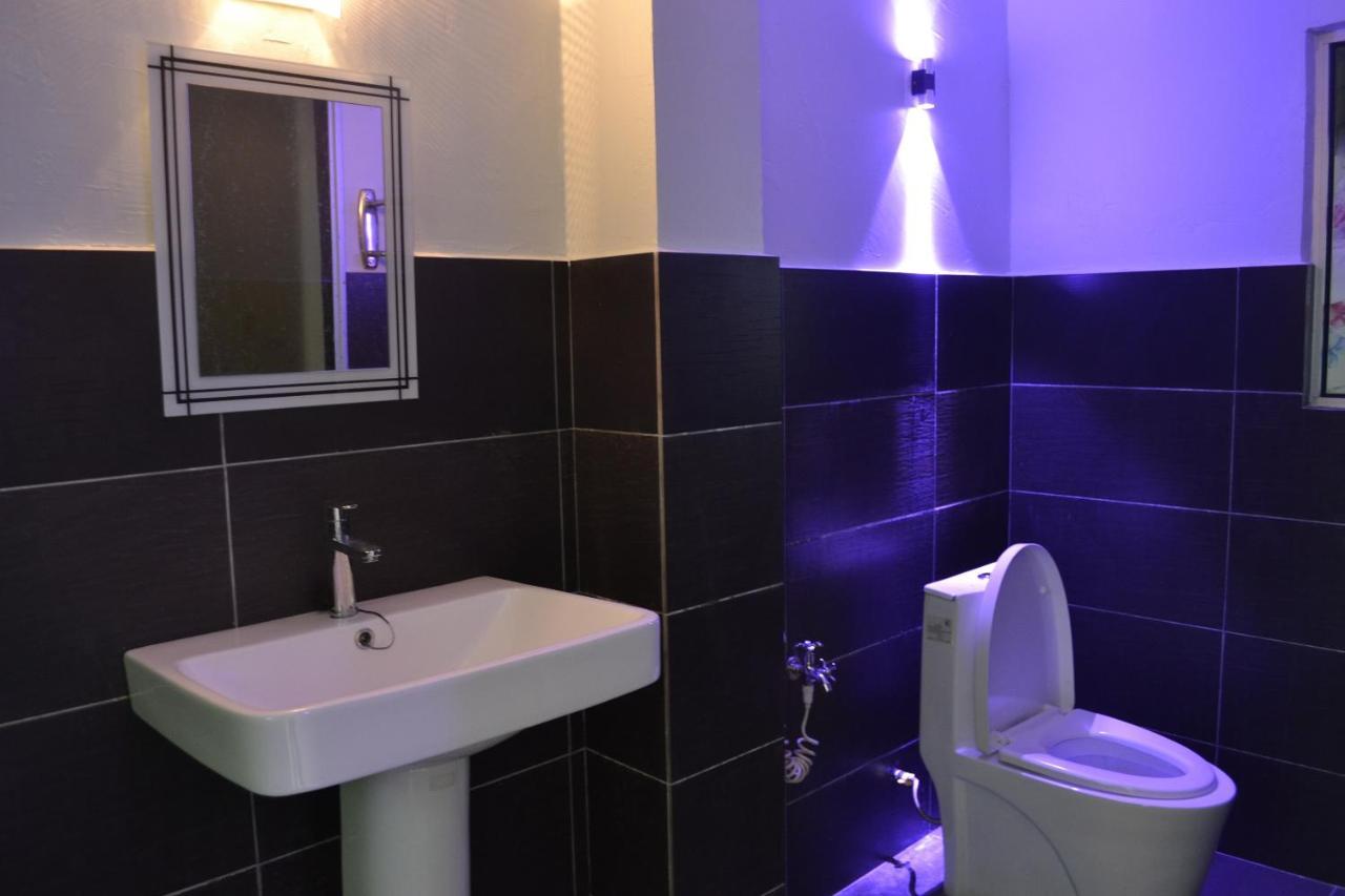 Pine Hotel Batu Gajah Bagian luar foto