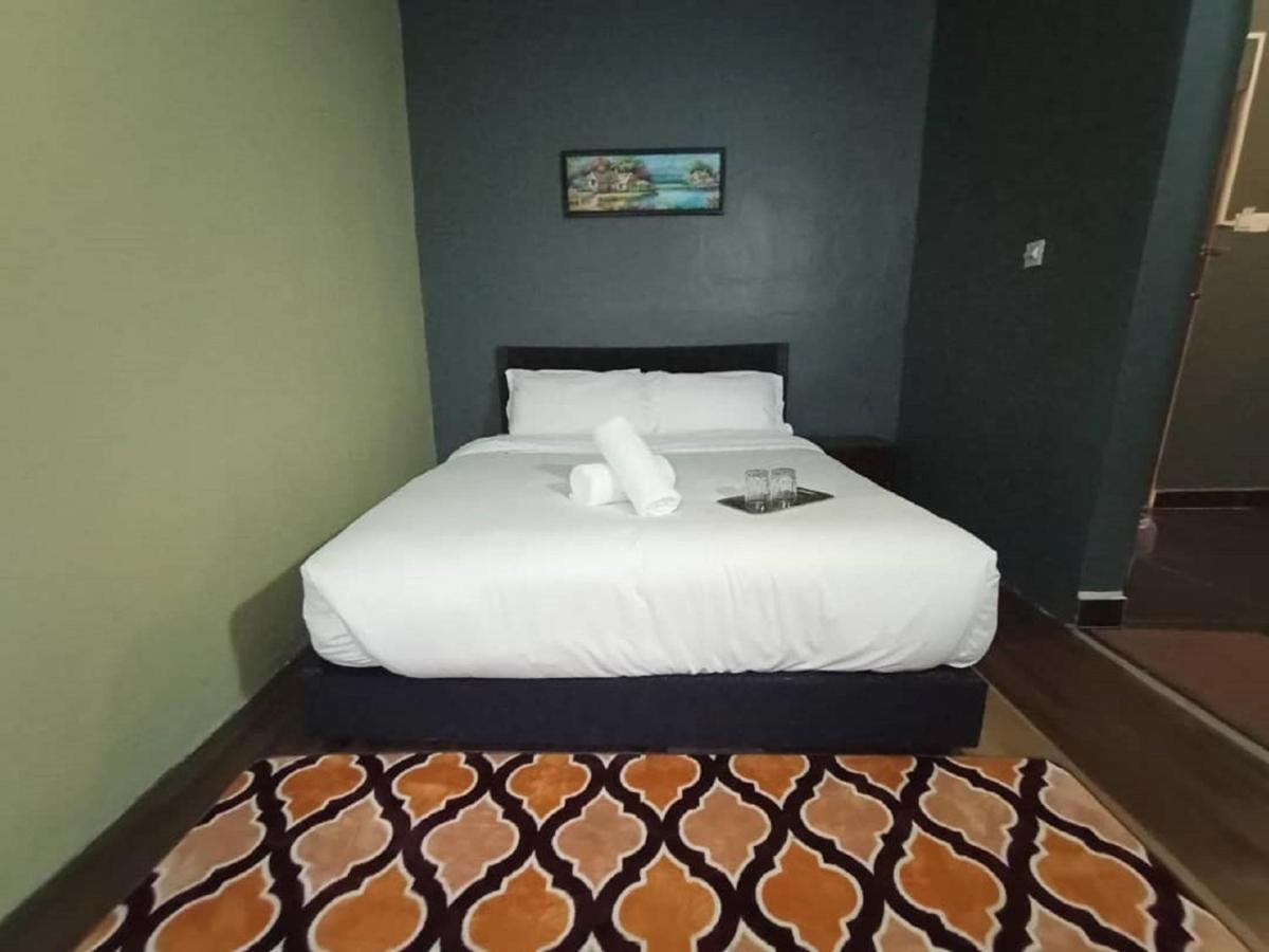 Pine Hotel Batu Gajah Bagian luar foto