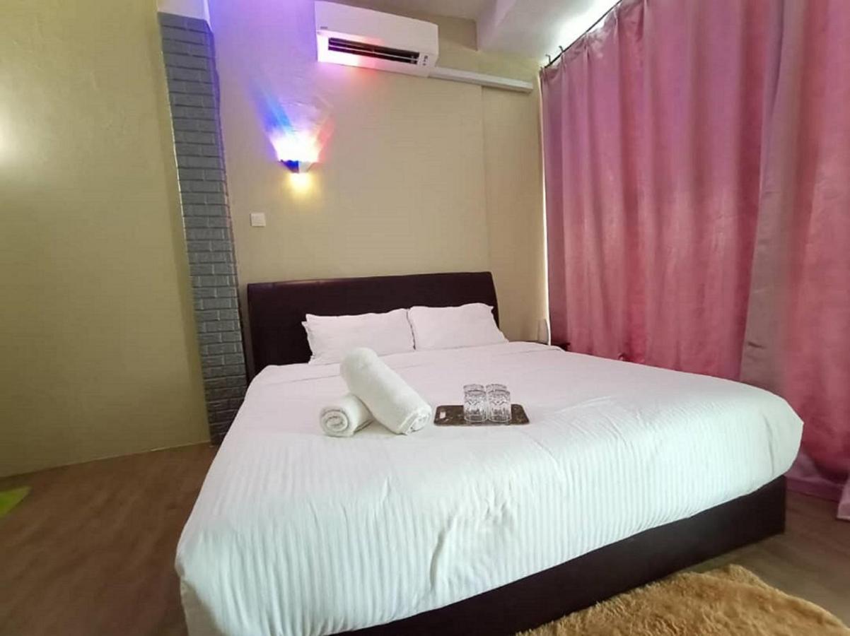Pine Hotel Batu Gajah Bagian luar foto