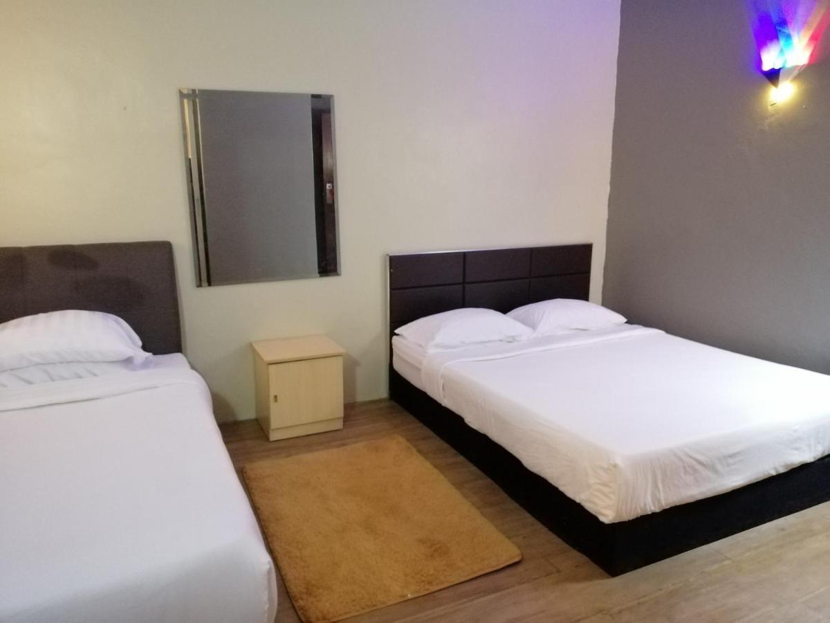 Pine Hotel Batu Gajah Bagian luar foto