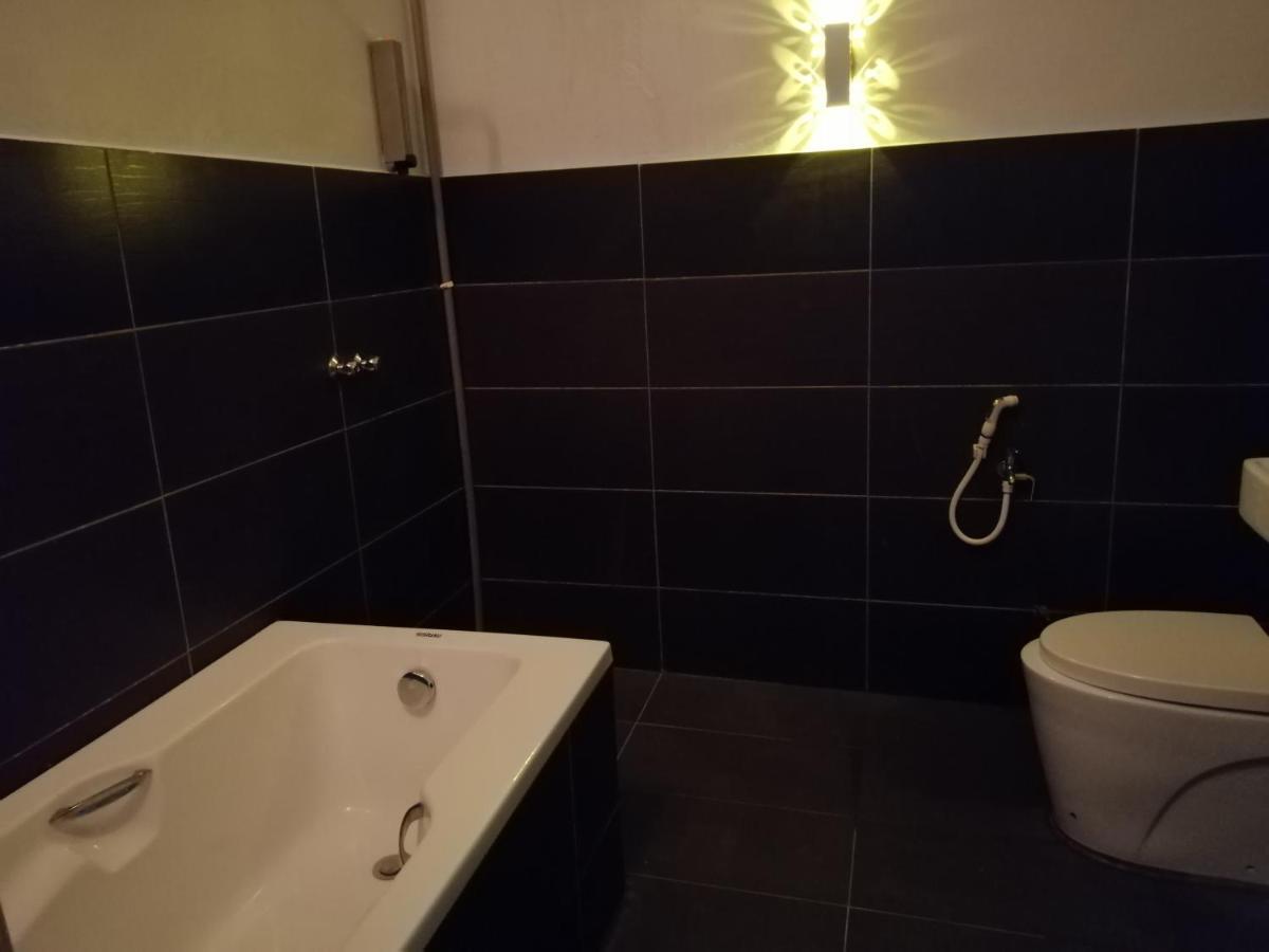 Pine Hotel Batu Gajah Bagian luar foto
