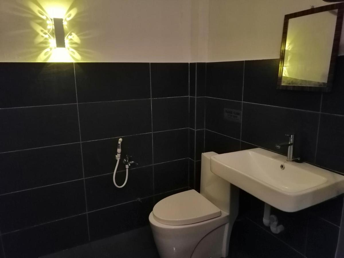 Pine Hotel Batu Gajah Bagian luar foto