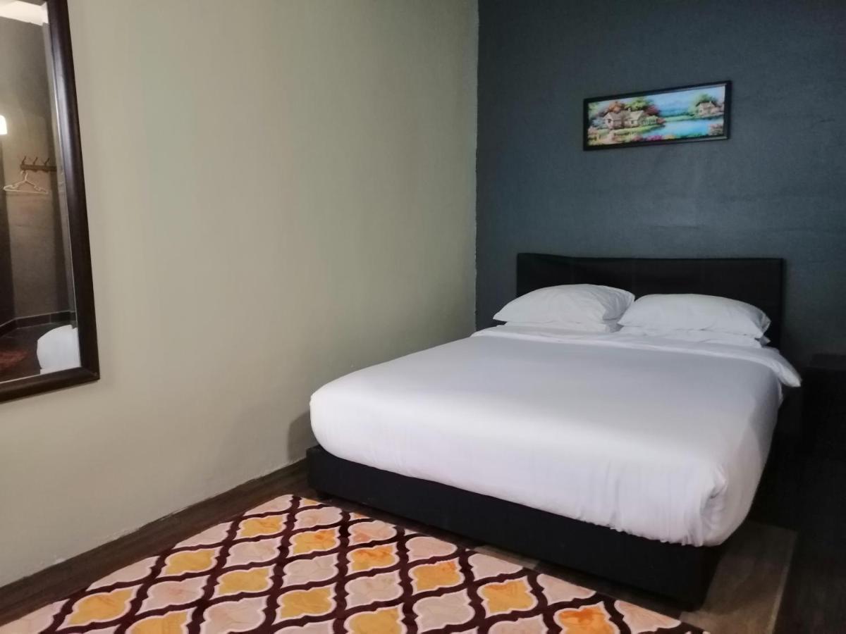 Pine Hotel Batu Gajah Bagian luar foto